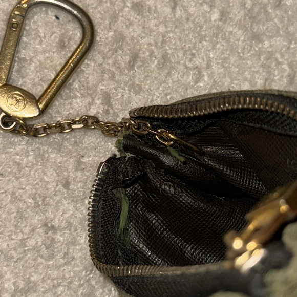Authentic Louis Vuitton Green Key Cles - Picture 10 of 10